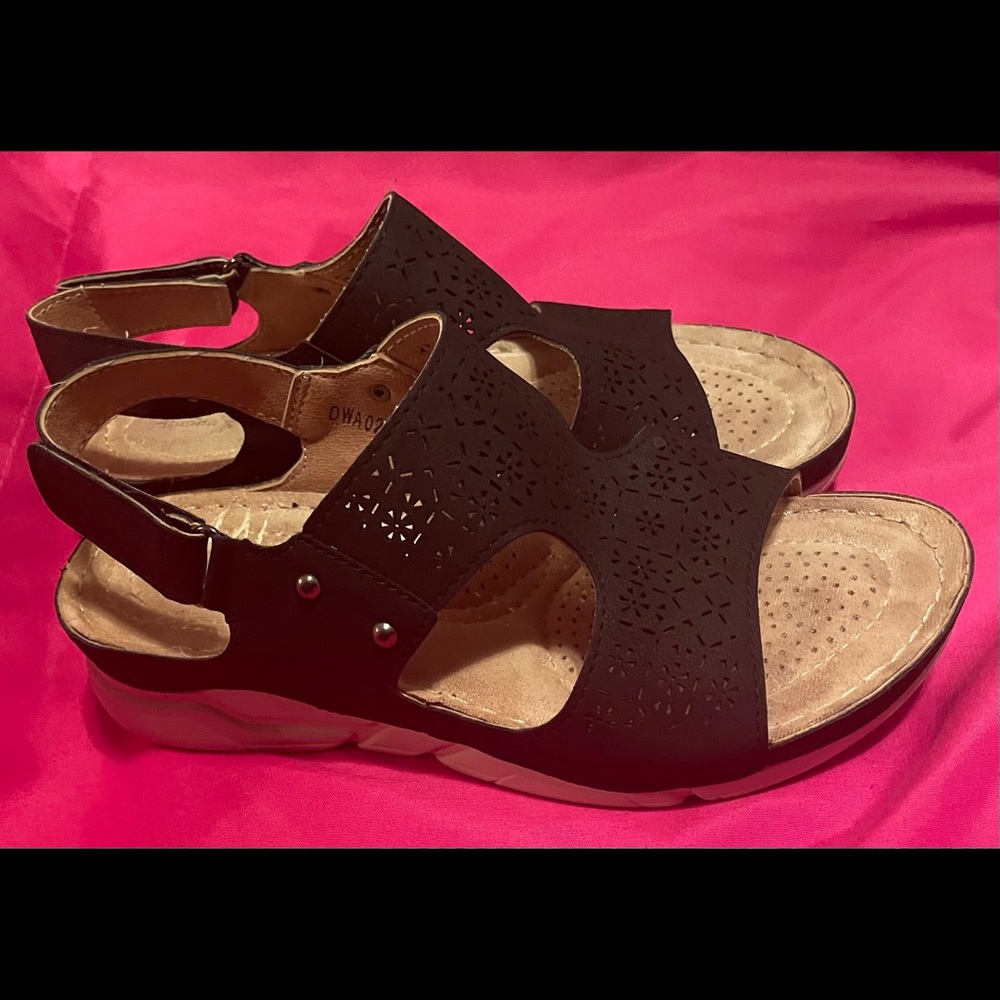 Alabina soft bed leather 1-1/2” heel sandals